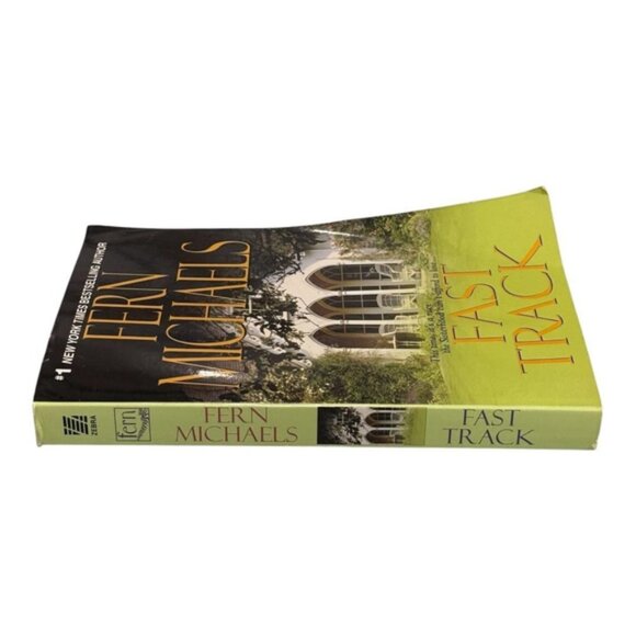 Fast Track Fern Michaels Sisterhood Novel Mystery Thriller Paperback Book 2009 - Picture 5 of 9